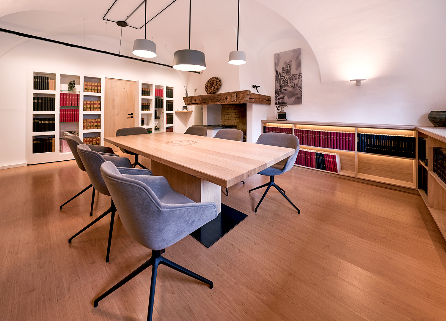 Büroschrank mit Büchern